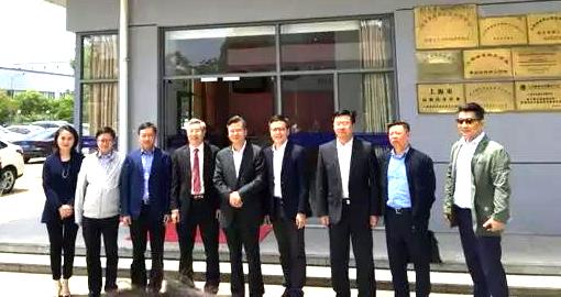 重庆市副市长李殿勋一行来访新宝GG