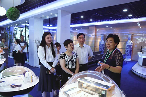 宜昌人福与新宝GG举行研发战略相助交流会