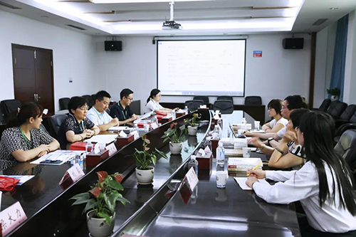 聚会中新宝GG与人福药业就以后的相助偏向举行了深入探讨