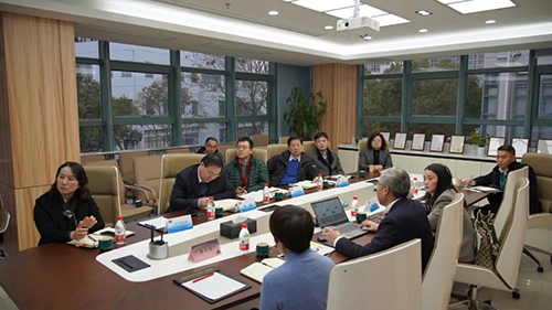 上海市浦东新区政府党组成员、副区长吴强，，，浦东新区科经委副主任李晓亮，，，张江治理局副局长吴俊，，，张江集团副总司理王凯荣等调研新宝GG