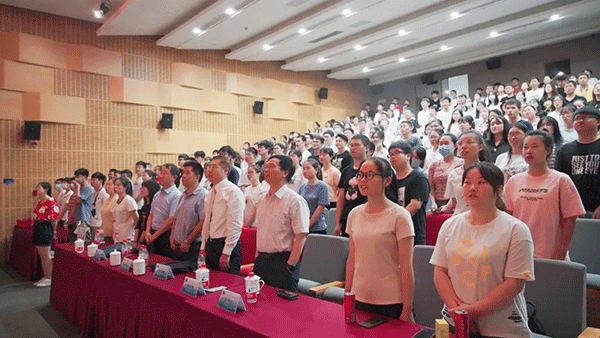 新宝GG新入职员工宣誓词